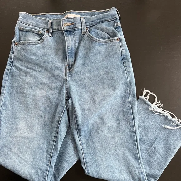 LEVI JEANS - Picture 1 of 2